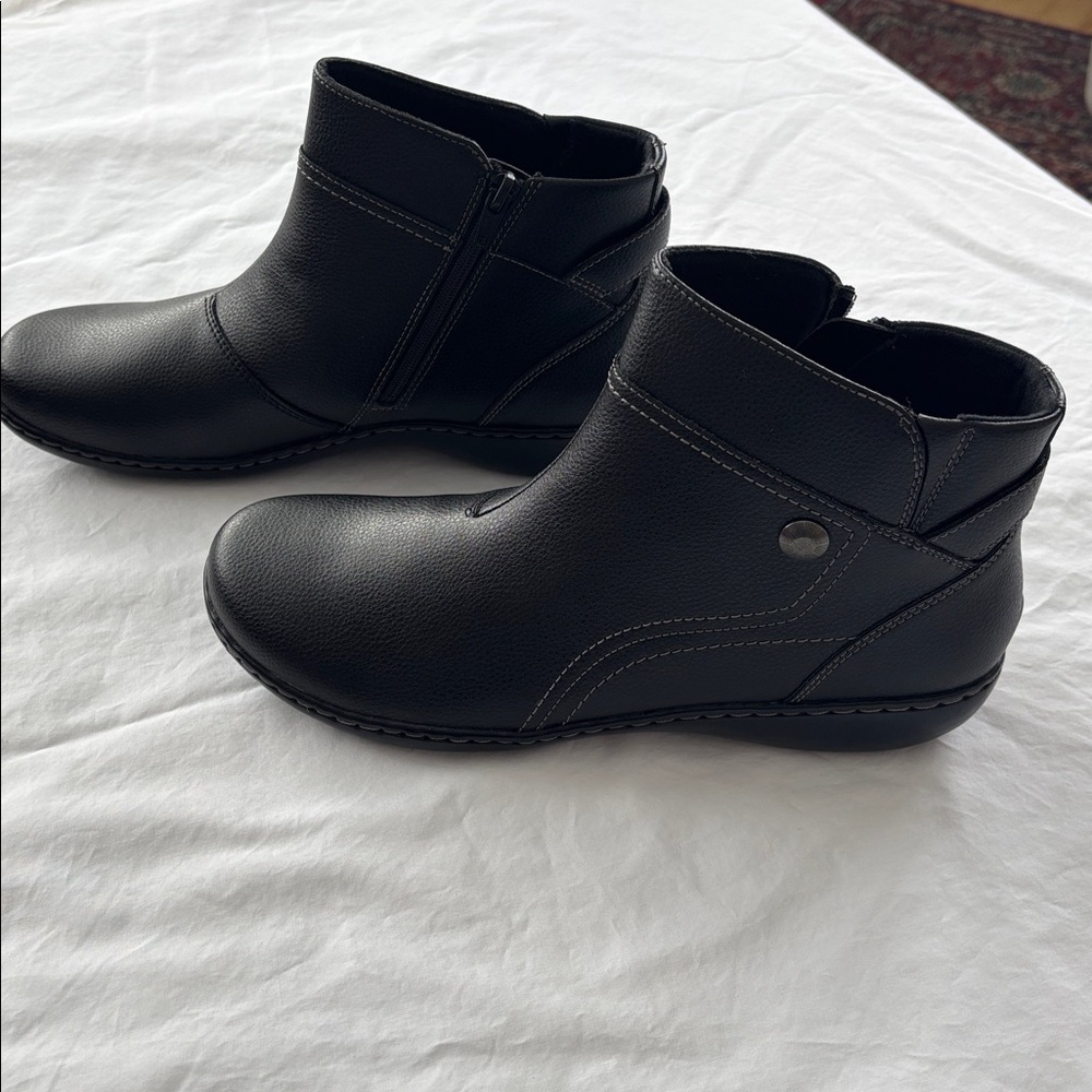 Clark’s Ashland Mabel Leather Ankle Boots, Womens Size 10, Black